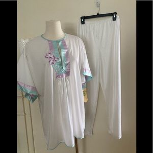 Vintage Val Mode Lounging Pajama Set .L